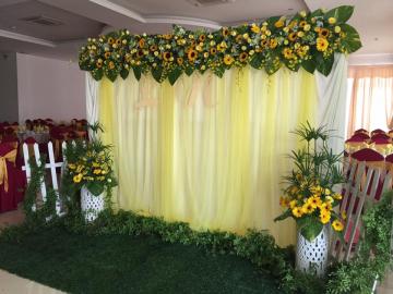 Backdrop tiệc cưới tông vàng 002